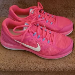 Nike Tennis Shoes